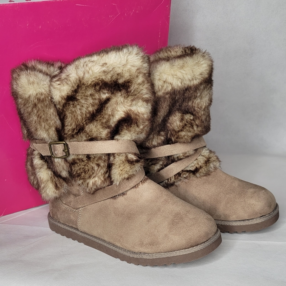 Olive & Edie Fur‎ Boots